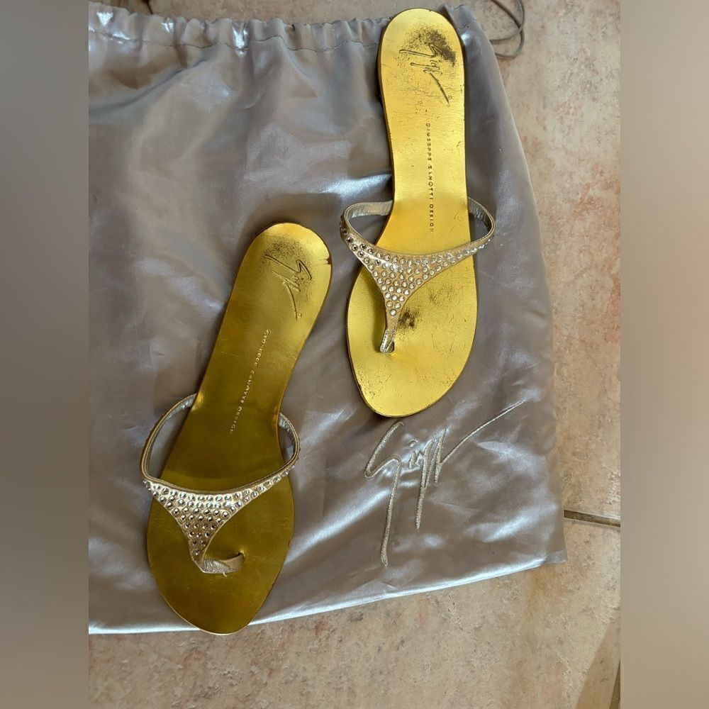 Giuseppe Zanotti Swarovski Crystals Embellished Sandal thong dress shoes flats